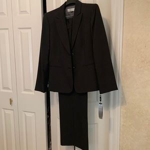 Tahari by Arthur S Levine pantsuit